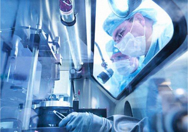 DPT_Nomex_Photo_Flame Arc Flash Protective Clothing in Cleanroom_Header_Content