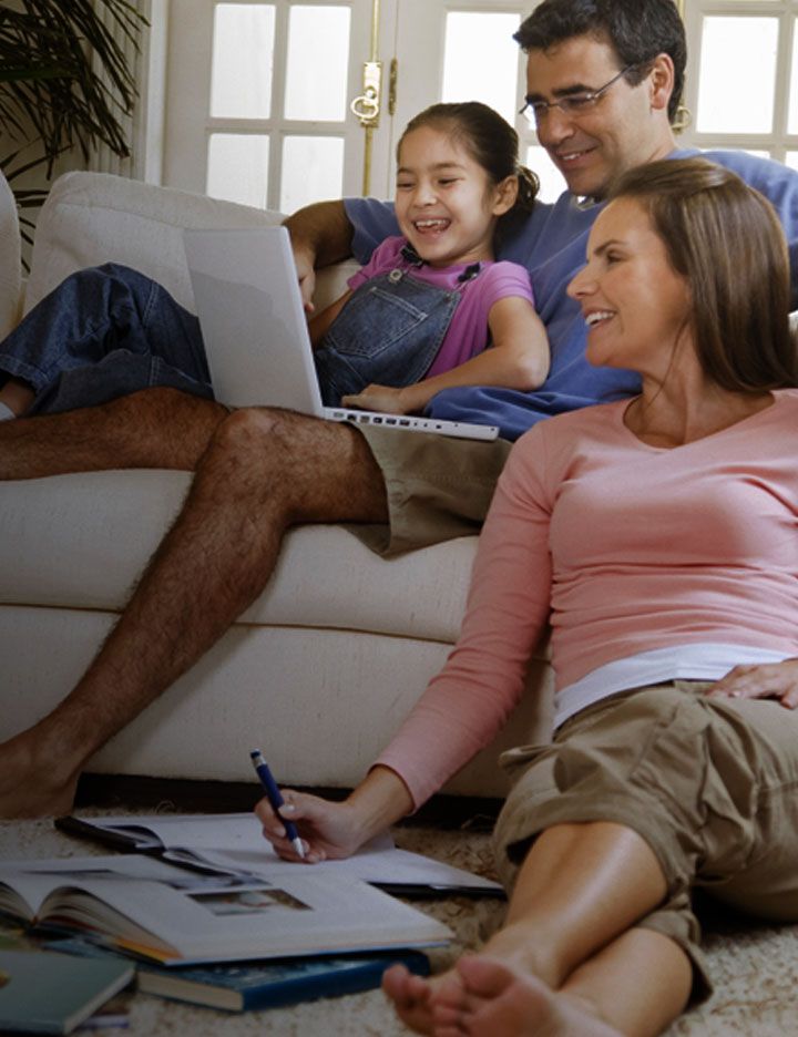 A family utilizing DuPont air and water filtration solutions in their home