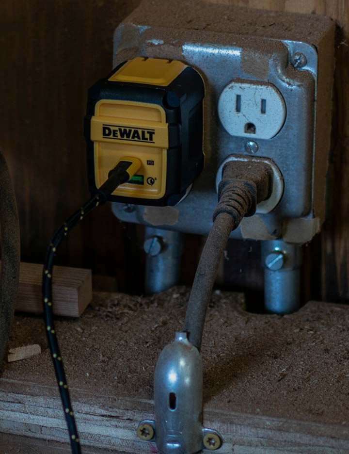 DeWalt®重型电源充电器和手机充电线制成的Kevlar®