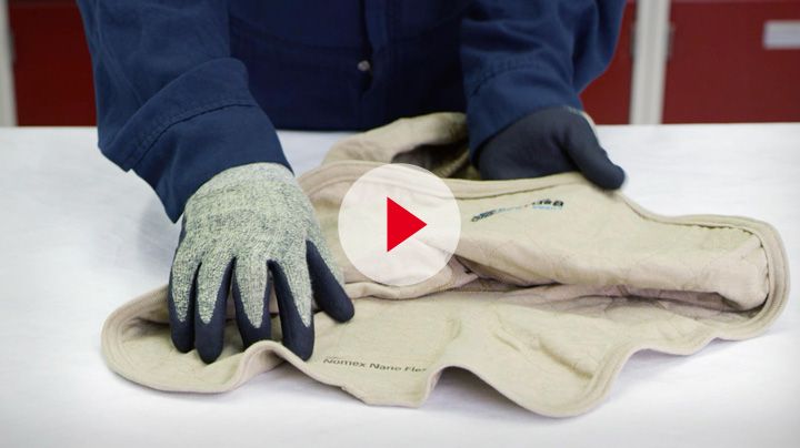 Vídeo demonstrando o desempenho de balaclavas feitas com Nomex® Nano Flex