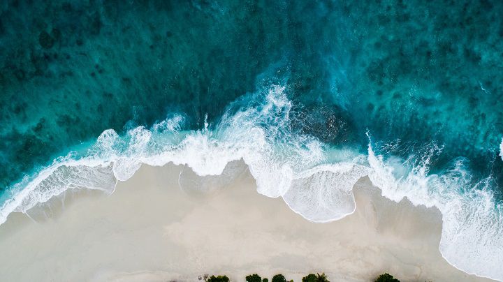 Blue waves crashing on the beach