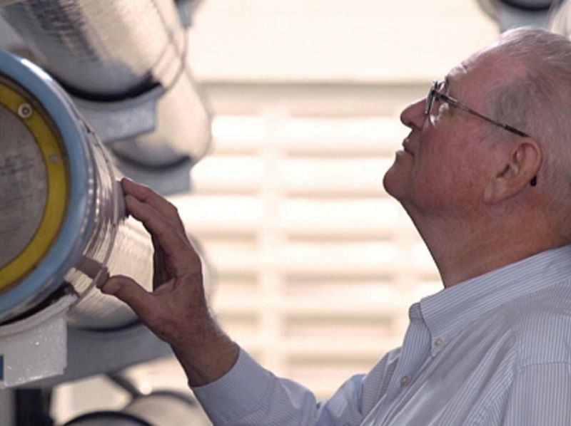 Man inspects FilmTec™ Fortilife™ element system