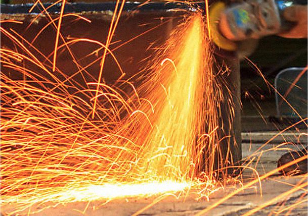 DPT_Nomex_Image_Grinding Metal Sparks_690x345
