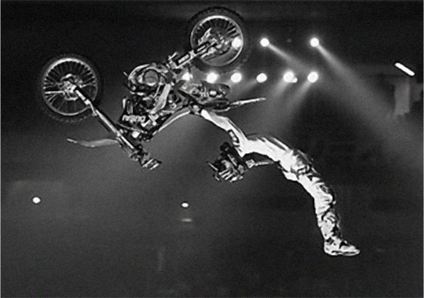 DuPont™ Kevlar® brand aramid fiber helps save lives and also helps strengthen equipment