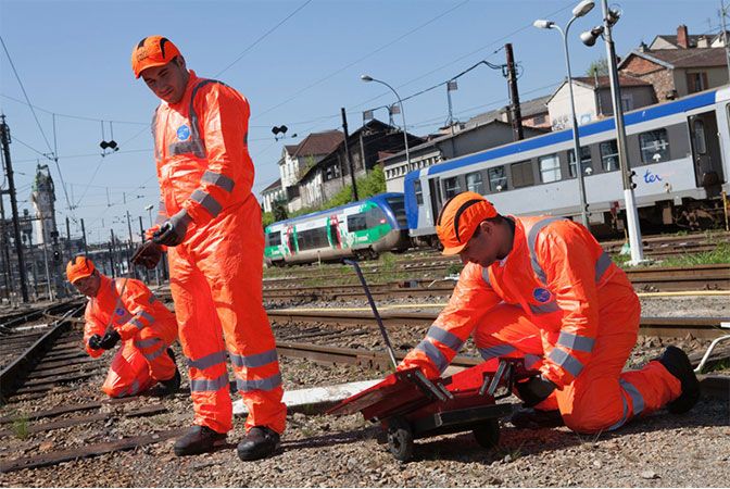 SNCF collaborates with DuPont to develop innovative disposable coveralls to protect railway maintenance workers