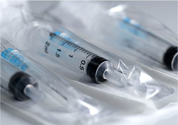 DuPont™ Tyvek® for syringe packaging