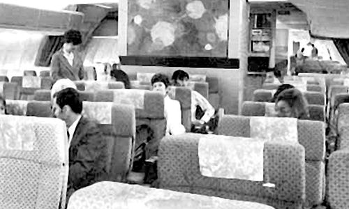 Boeing first introduces Tedlar® PVF film for aircraft interiors, 1963