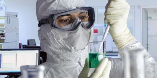 Les vêtements Tyvek® IsoClean® légers offrent une protection durable et confortable dans